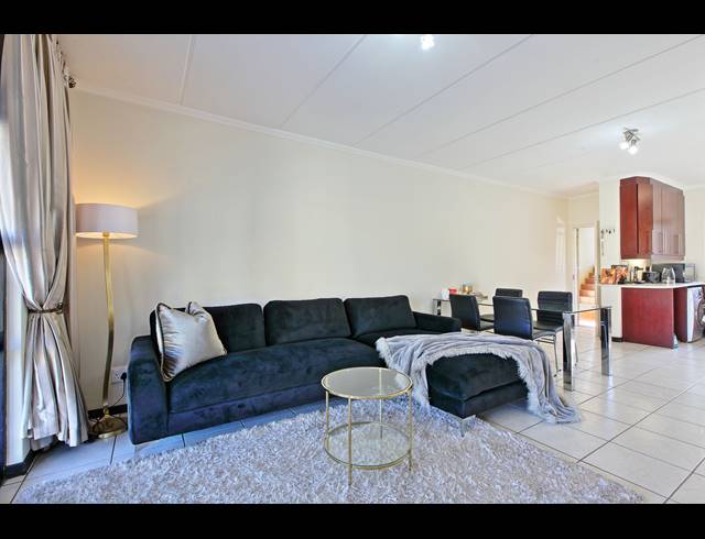 2 BEDROOM APARTMENT RENTED IN SUNNINGHILL
